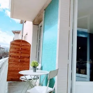 L'échappée Belle Parking Netflix Disney Clim By Rentabao Avignone